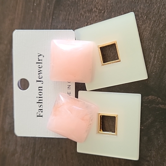 Earings - Picture 2 of 3